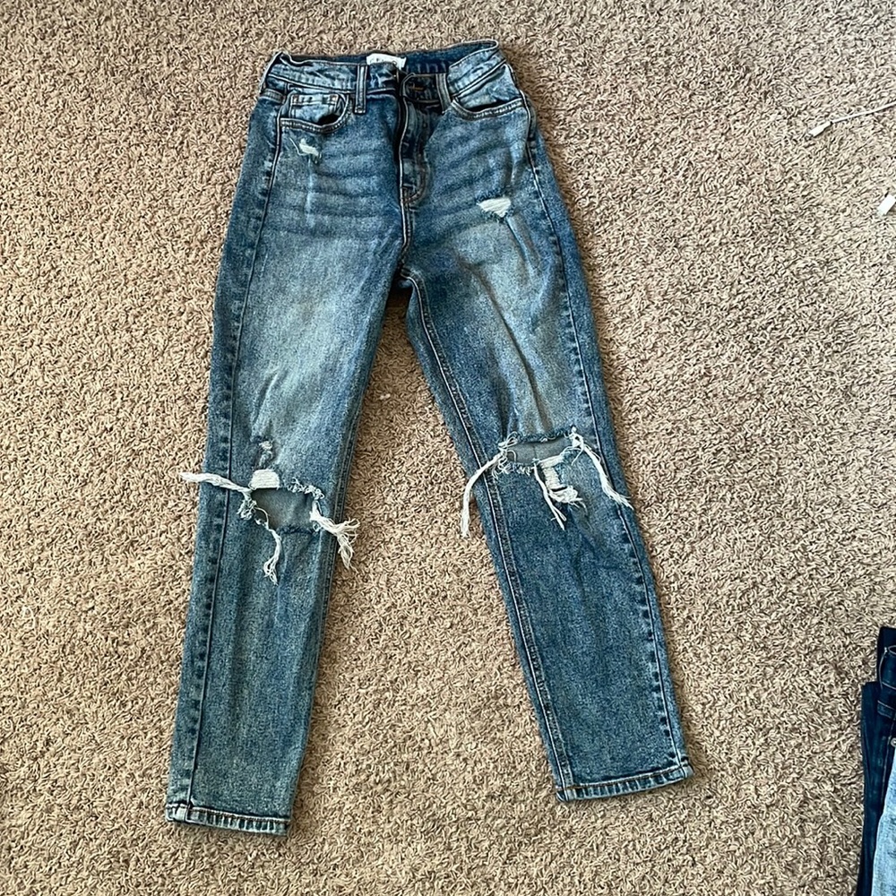 Cute never worn ripped jeans